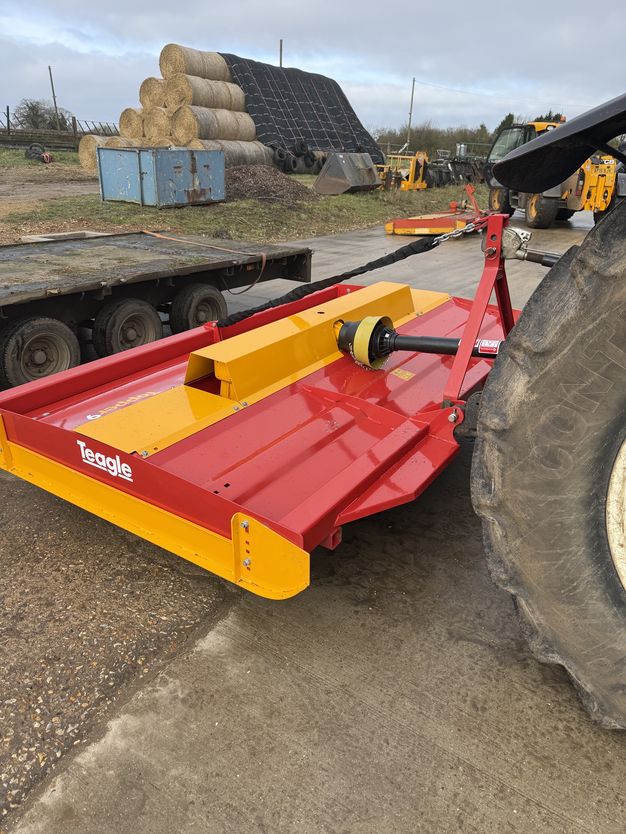 A red and yellow Teagle topper hitched up on the yard